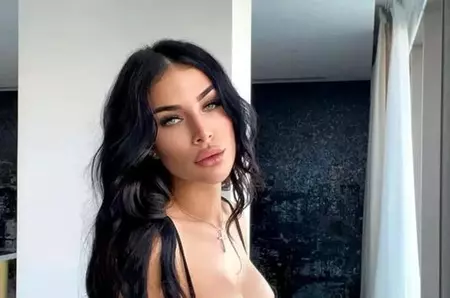 Imagini rare cu Ioana, fiica lui Ion Țiriac, stabilită în Dubai. Cum s-a filmat la malul mării, într-o destinație exotică