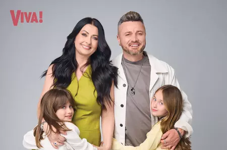 Gabriela Cristea, Tavi Clonda și fetele lor, pictorial aniversar, la 11 ani de căsnicie, în VIVA! de mai: "Viața mea se împarte înainte de copii și după copii. Încercăm să nu se schimbe respectul și iubirea unul față de celălalt" / EXCLUSIV