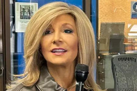 A murit Liz Bonis, celebră prezentatoare TV americană specializată în sănătate: „A luptat cu mult curaj împotriva cancerului”