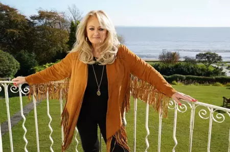 Bonnie Tyler, o viață marcată de cumpene dureroase și o operație care i-a schimbat destinul. La 39 de ani, artista a trăit o dramă sfâșietoare!