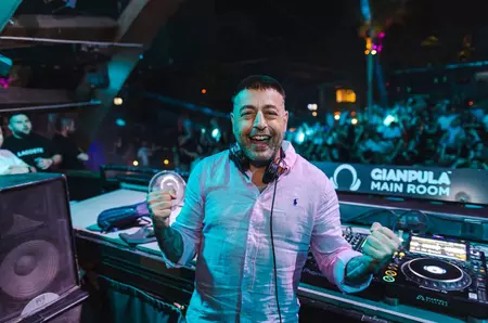 DJ-ul Ryan Spiteri, găsit mort într-o mașină alături de iubita lui, într-o parcare din Malta: "Transmitea o energie pură de fiecare dată când urca pe scenă"