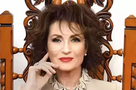 Angela Similea, sărbătorită cu fast, la 80 de ani: „Un nume care a însoțit generații întregi primește un omagiu aparte. Un gest rar pentru un artist”. Ce surpriză inedită i-au pregătit fanii