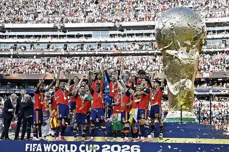 Spania a câștigat Cupa Mondială 2026, după ce a învins Argentina în prelungiri. Donald Trump le-a înmânat trofeul campionilor, iar Shakira, Madonna, Justin Bieber și BTS au făcut show total