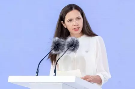 Ținuta purtată de Mirabela Grădinaru în Ucraina, sub lupa stilistului: "O rochie foarte bună, accesorizată corect. Problema cea mare e  atitudinea: e foarte crispată"/ Ce s-a observat la ținuta Maiei Sandu