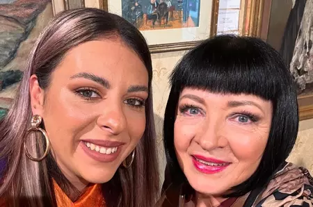 Neti Sandu împarte hainele cu nepoata ei, Alice, mai tânără decât ea cu 30 de ani. Ce relație au: „Facem aceleași lucruri, ne îmbrăcăm la fel!” / EXCLUSIV