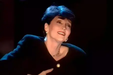 Dida Drăgan, apariție rară la 80 de ani. Artista a urcat pe scenă, la Sibiu, și a interpretat o piesă iconică