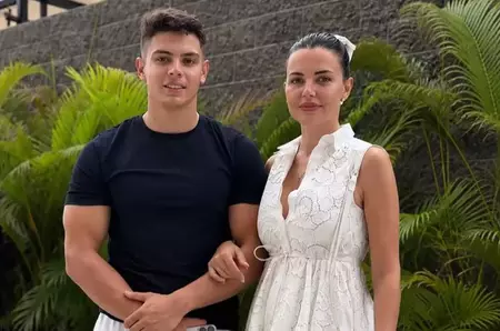 Tony, fiul cel mic al Mădălinei Apostol, a spus cine a luat gențile de firmă ale mamei sale: "Le-au furat, le-au vândut. Mai sunt și alte obiecte. Nici adidașii ei nu mai sunt, costă în jur de 1.000 de euro"