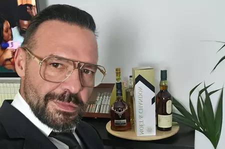 Cum arată casa în care locuiește Cornel Păsat. Motivul pentru care ține închisă cu cheia camera copilului