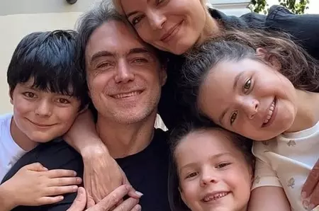 3 copii superbi și un bărbat care o adoră. Cine este soțul "secret" al știristei de la PRO TV: ”Îmi imaginam că are mult mai mulți ani și că umblă într-un costum bătrânicios....”