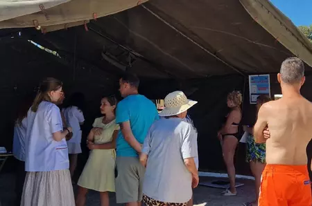 „Spitalul de pe Plajă” în 5 stațiuni de pe litoral: Turiștii români care au schimbat șezlongul pe controale medicale gratuite