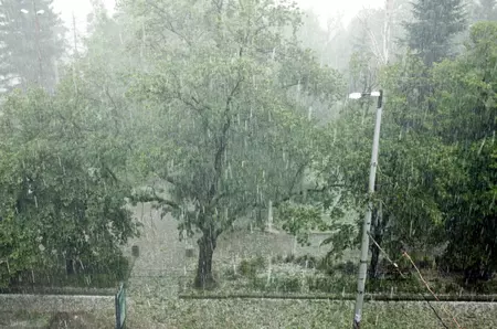 Când scăpăm de ploi, grindină și vijelii. Prognoza meteo ANM pentru următoarea lună