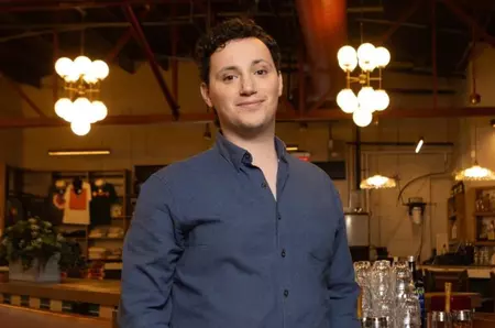 Spăla vase sub sediul BlackRock și visa să lucreze acolo. Azi are 30 de ani și 300 de angajați: „Aveam o carieră pentru care oamenii, la propriu, ar fi murit”