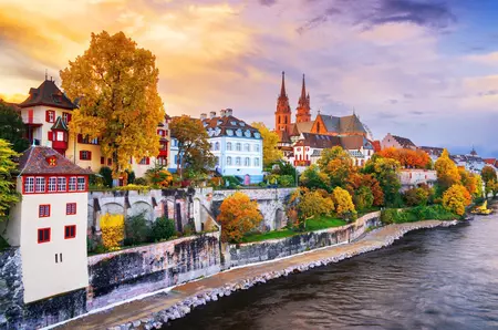 Orașul „de basm” care se află la granița a trei țări și este la două ore și 40 de zbor de România