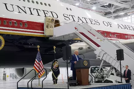 Cum arată „Casa Albă zburătoare” de 400.000.000 de dolari, noul Air Force One al lui Donald Trump, primit cadou de la Qatar
