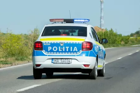 Dublă crimă într-o casă din Comănești, în Bacău. Un bărbat și-a omorât soția și cumnata