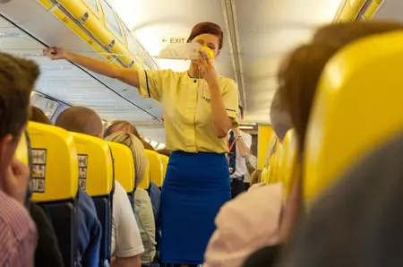Însoțitorii de bord se plâng de un nou obicei al pasagerilor la îmbarcare: „Refuză să facă acest lucru”