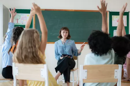 Prime de până la 15.000 de euro pentru profesorii care merg să predea în limba română în Găgăuzia