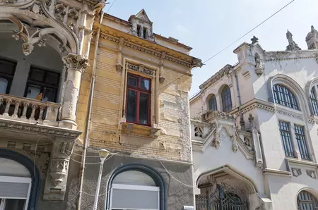 Palatul în care încă mai tropăie fantomele Bucureștiului de altădată. Povestea casei lui Hermann Rieber