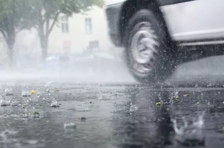 Ploi torențiale, grindină și vijelii în 28 de județe până la noapte. Harta zonelor vizate de avertizarea meteo ANM cod galben