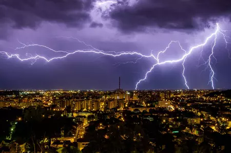 Lista de județe lovite de fenomene meteo extreme. Cod galben de furtuni și ploi de până la 40 l/mp