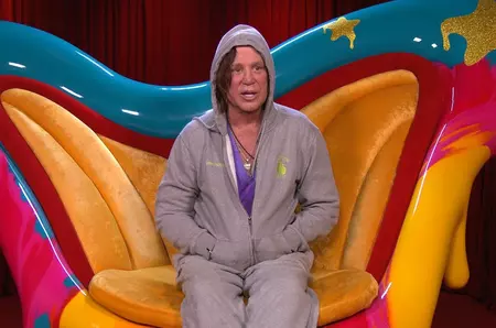 Actorul nominalizat la Oscar e la un pas să devină om al străzii. La 73 de ani le cere bani fanilor pentru a nu fi dat afară din casă