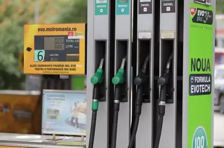Motorina standard se ieftinește cu 68 de bani pe litru de la ora 24.00, în această noapte. Ce îi transmite Bogdan Ivan lui Ilie Bolojan