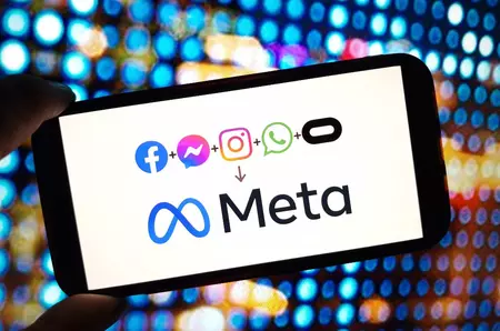 Decizie fără precedent a Meta care limitează la două ore pe zi timpul petrecut de adolescenți pe Facebook și Instagram și blochează aplicațiile noaptea, în SUA