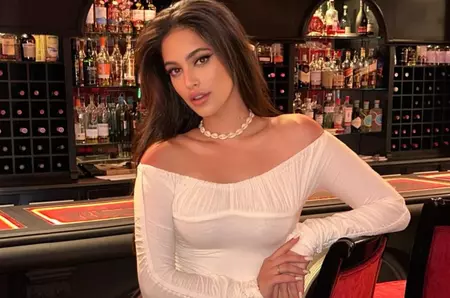 Fiica Andreei Berecleanu, în tandrețuri cu un bărbat mai în vârstă. Cum a fost surprinsă Eva Zaharescu după o noapte în club