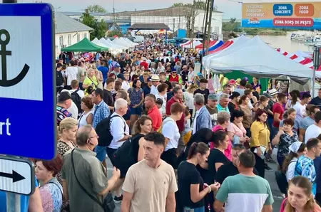 ChatGPT a făcut un borș de fake-news: cum au ajuns sute de turiști, la Jurilovca, la un festival care nu exista