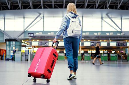 „E nevoie de o bombă ca să afli ceva?”: Gluma de pe un aeroport care a lăsat o femeie fără zbor și i-a adus o amendă