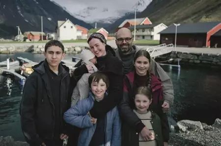 Povestea reală din spatele „Fjord”: cazul Bodnariu, familia care a părăsit Norvegia și trăiește acum în Brașov