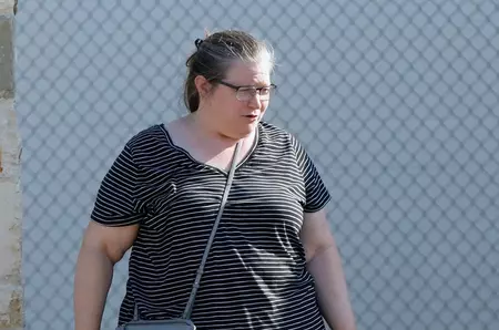 Uită-te bine la poză, sigur știi cine e! A fost visul bărbaților și invidia femeilor. Are un nume legendar, a fost o divă genială, dar ce s-a întâmplat cu vedeta? Cum a fost surprinsă de paparazzi