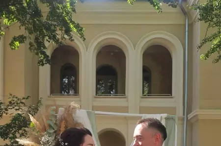 Ultima oră! Nuntă mare în politica românescă! Celebrul deputat, mire la 51 de ani! Nuntă la cort cu o tânără superbă, ca o prințesă: “Ne-am căsătorit…Până la urmă mi-a venit mintea la cap”