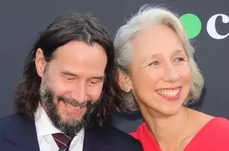 Keanu Reeves a cântat la Bonțida, la Electric Castle, dar ce s-a aflat despre misterioasa lui iubită? Cu 8 ani mai mică decât marele actor, Alexandra are o replică genială atunci când e numită "bătrână" și "căruntă"