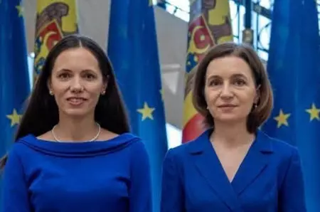 Mirabela Grădinaru și Maia Sandu, îmbrăcate identic la întâlnirea istorică de la Chișinău! Cui îi stă mai bine? Ținute la fel, dar un detaliu incredibil a atras atenția. Prima Doamnă a României, tur de forță la întâlniri oficiale