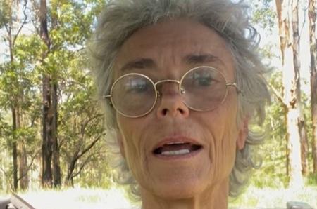 Actrița tinereții noastre, de la simbolul  frumuseții, la ținta criticilor dure. Cândva idolul unei planete, azi judecată pentru felul în care arată. Povestea unei libertăți asumate