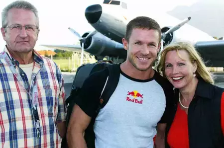 Ultima oră! Gestul complet neașteptat al părinților lui Felix Baumgartner, la 102 de zile de la moartea lui. Mihaela nu a avut nici un cuvânt de spus. Relația ei cu socri e pe un butoi cu pulbere