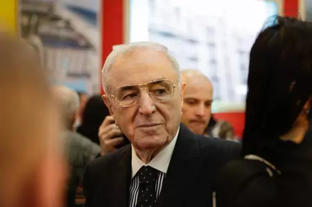 Priveghi Viorel Păunescu: Victor Pițurcă, Anghel Iordănescu și Viorel Hrebenciuc, îndurerați la căpătâiul lui. Imagini sfâșietoare de la Biserica Sfântul Elefterie Vechi