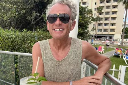 De nerecunoscut! În imagine este un fost prezentator TV de la noi, dar e total schimbat! Și-a făcut operație de micșorare a stomacului și nu se mai oprește din slăbit. Azi are altă meserie și o pasiune neobișnuită