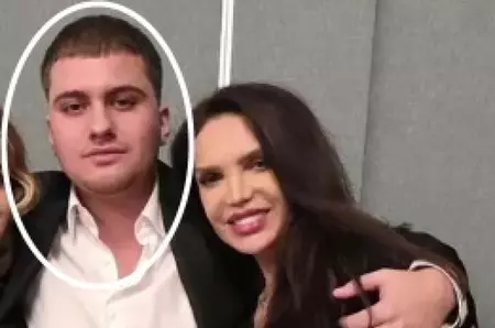 Uită-te bine la tânărul din imagine! La 23 de ani, s-a pozat alături de Cristina Spătar, la un eveniment din Milano. E român și toată lumea îl știe de când era mic. Îți dai seama cine e?