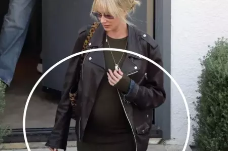 Wooow, ce veste!! O să fie din nou mamă la 47 de ani!! Felicitări!!