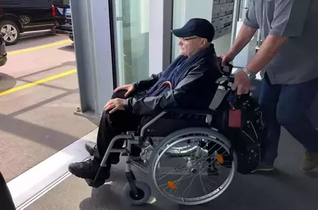 Marele artist, iubit de mii de români, a ajuns în scaun cu rotile. „Tot ce putea merge prost, a mers. Rinichii au început să cedeze”. A trecut prin 5 operații