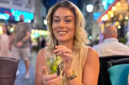 „Ce să căutăm în Dubai, când nu am văzut Iașiul?” » E măritată cu milionarul care câștigă sute de mii de euro pe an, dar surprinde