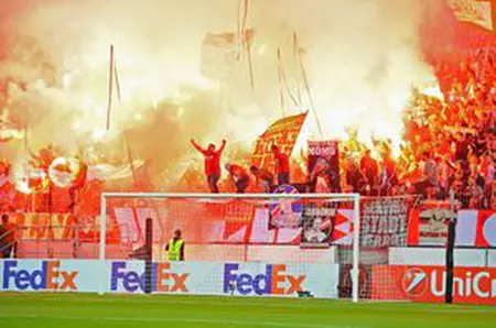 „Delije”, temuții ultrași ai Stelei Roșii, bagă frica-n rivali: „Românul are trei frați, Dunărea, pădurea și pe sârbi!”