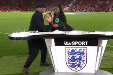 O prezentatoare TV cunoscută a leșinat în direct, în timpul emisiunii. Momentul în care s-a prăbușit a fost surprins pe camere