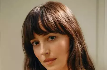 Dakota Johnson s-a reinventat după separarea de Chris Martin. Actrița, în cel mai îndrăzneț pictorial de până acum