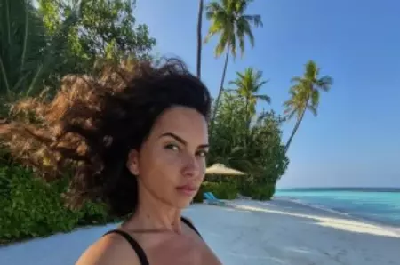 Fără filtre pe plajă! Cele mai spectaculoase poze cu vedetele noastre în costum de baie [FOTO]