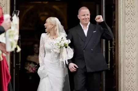 Ce imagini! Elena Mogîldea a plâns în hohote de fericire la altar, la nunta religioasă cu Bubu Cernea! Evenimentul a adunat toate vedetele din showbiz, iar mireasa a atras toate privirile
