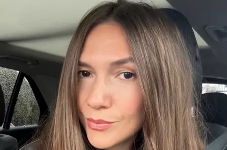 Abia împlinise 18 ani, dar cucerise deja România! Așa arăta Adela Popescu în urmă cu 20 de ani, la debutul din „Numai iubirea”