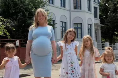 Laura Cosoi a născut! Prima imagine cu cea de-a cincea fetiță și mesajul care a emoționat fanii